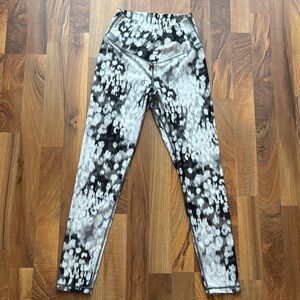 Offline by Aerie Woman’s Size M for active Black and Gray Leggings